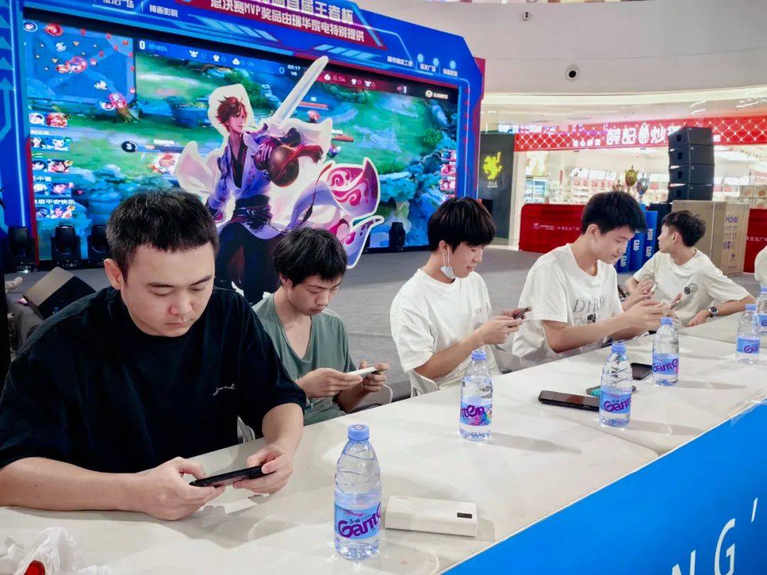 GEN动身前往伦敦MSI，小花生赛前明志：久违了MSI，我非常想夺冠