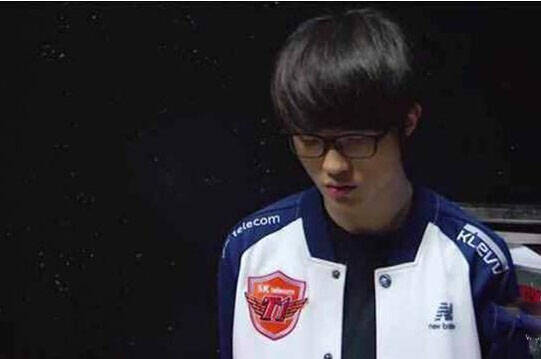 时隔374天Uzi官宣复出加入EDG，再度与FoFo做队友