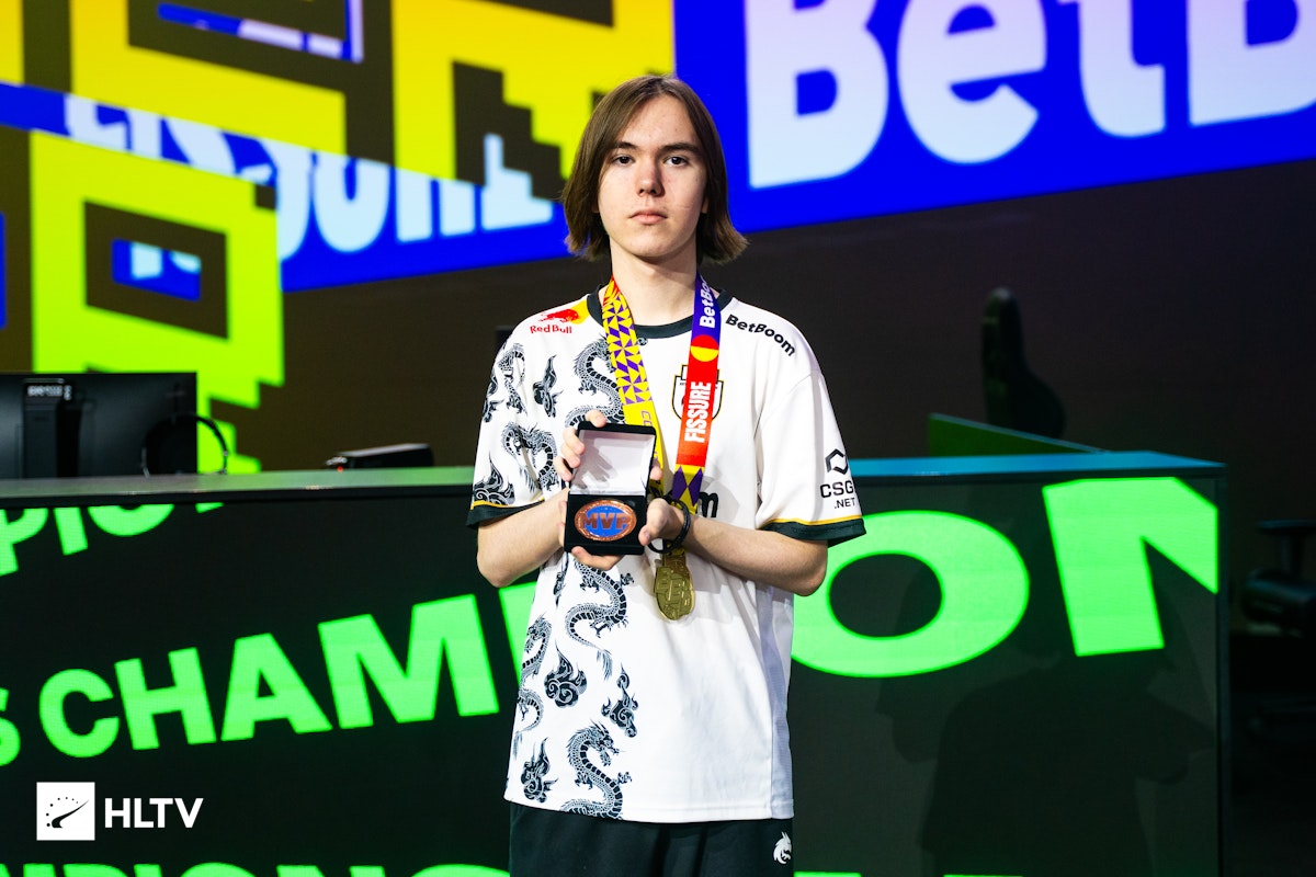 只玩真实！Bin曾和网友对喷维护Faker：Uzi和Faker都不配比何况一个吃鸡主播